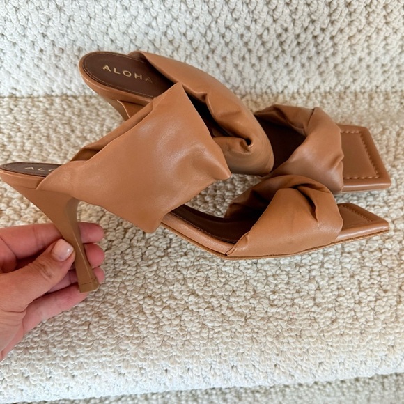 ALOHAS Camel Brown Twist Strip Heel - Picture 4 of 8